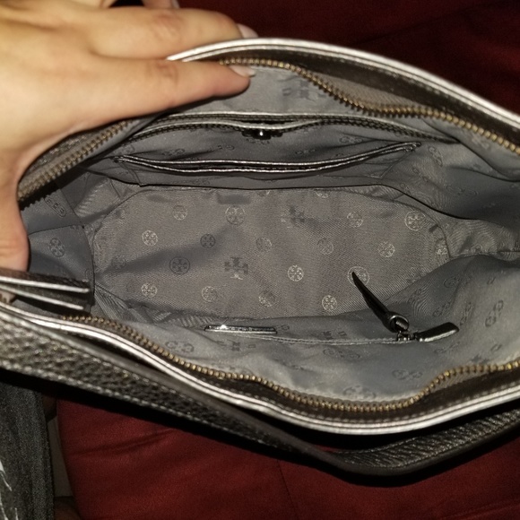 Tory Burch Thea Hobo Silver/Gunmetal - Picture 5 of 7